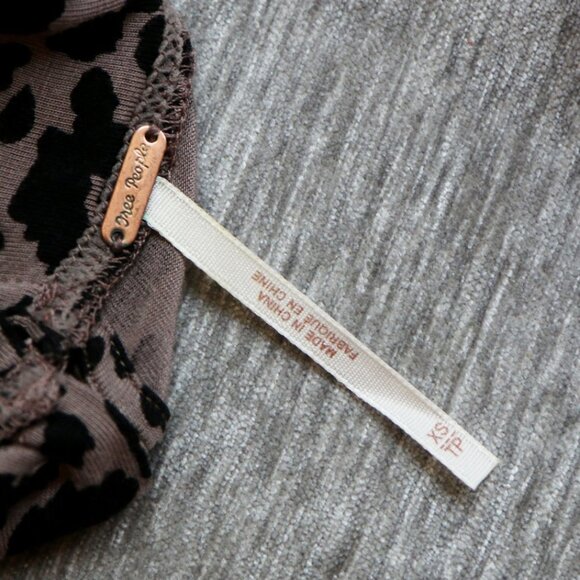 Free People Leopard Animal Print Soft Jersey Mock Neck Long Sleeve Top Button XS - Picture 10 of 15